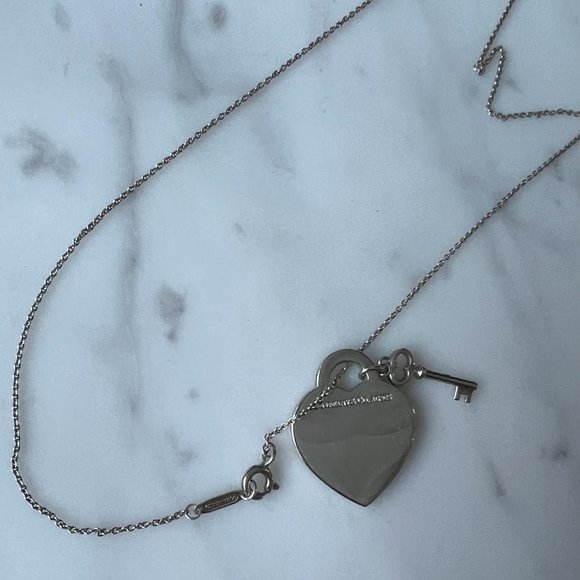 Return to Tiffany Heart Tag and Key Pendant - Picture 4 of 8